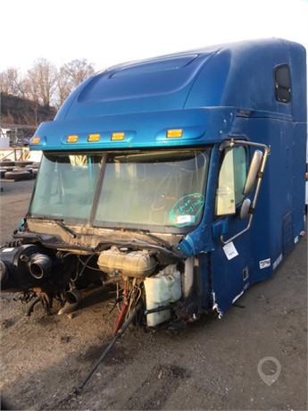 2004 FREIGHTLINER COLUMBIA 120 Used Cab Truck / Trailer Components for sale