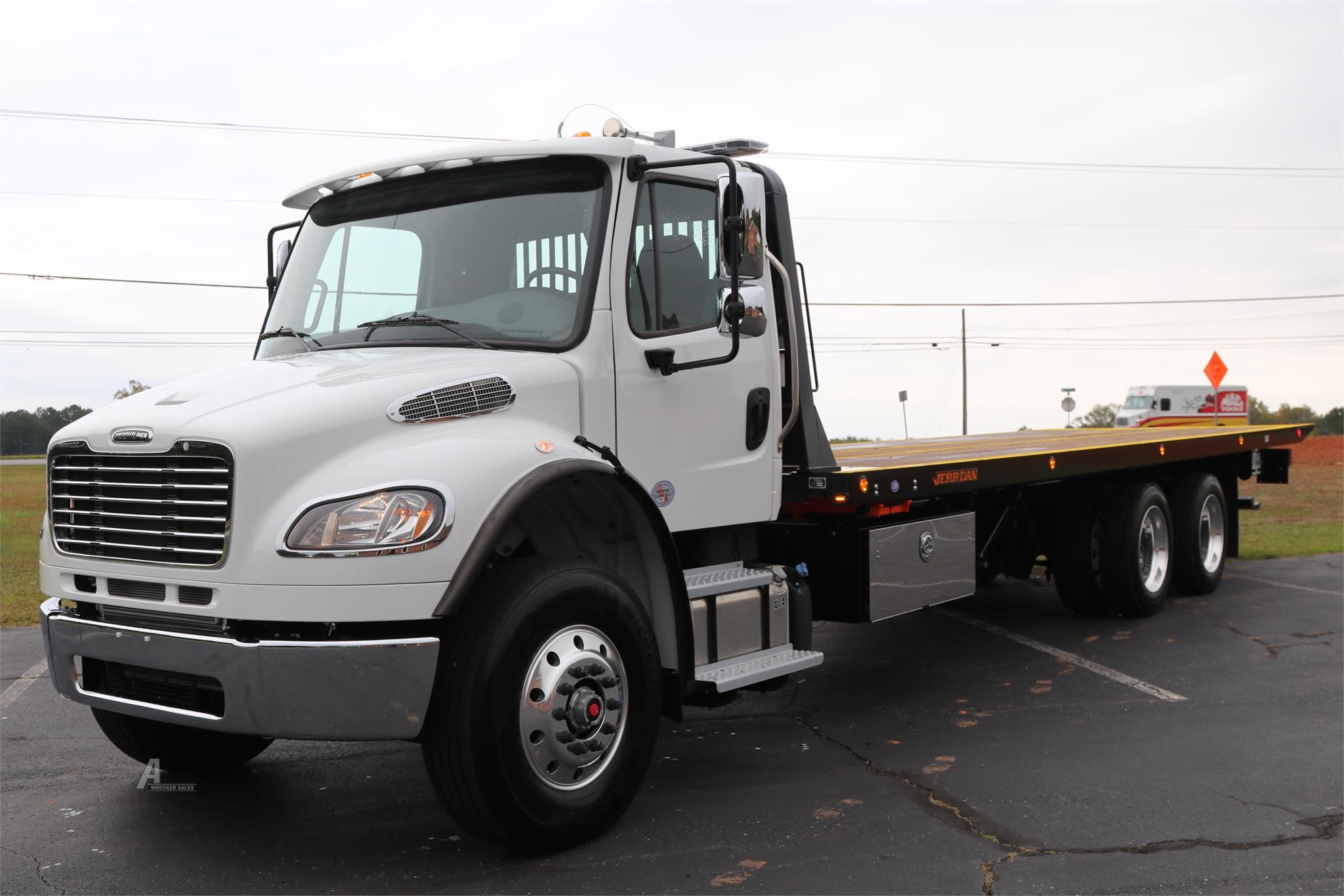 2022 FREIGHTLINER BUSINESS CLASS M2 106 For Sale In Norcross,