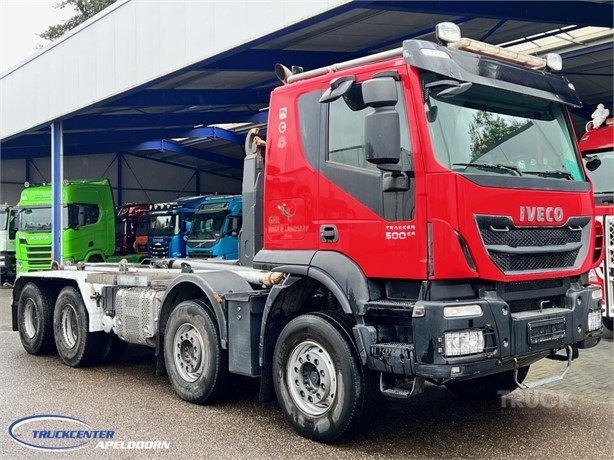 2016 IVECO TRAKKER 500 Used Vrachtwagen met Haak-Kraan te koop