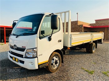2020 HINO 300 915 Gebraucht Pritschen LKW mit Bordwände zum verkauf