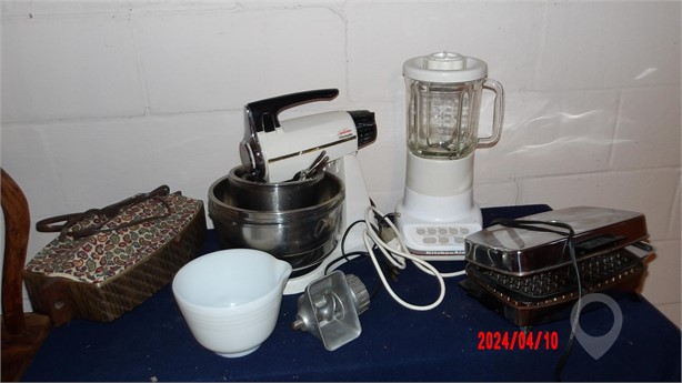 KITCHEN APPLIANCES Used Kitchen / Housewares Personal Property / Household items for sale
