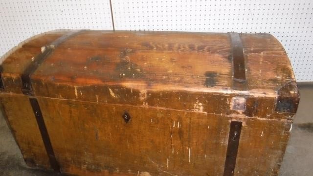 VH6 Early 1800 s Wood Trunk Michigan Online Auctions