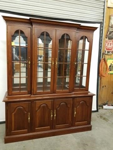Colonial Furniture Company China Cabinet John T Henry Auction Co