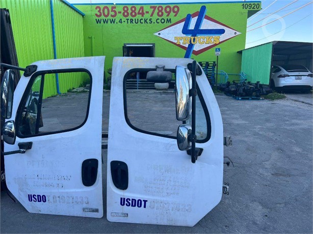 2005 FREIGHTLINER M2 BUSINESS CLASS Used Door Truck / Trailer Components for sale