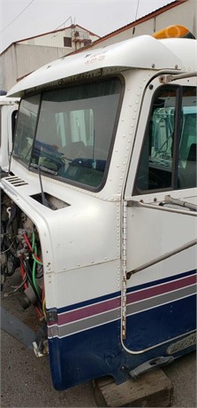 FREIGHTLINER FLD120 Used Cab Truck / Trailer Components for sale