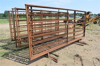 12FT PANELS 1 W/ 4FT GATE 4CT Used Other upcoming auctions