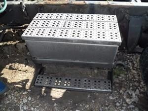 2004 FREIGHTLINER COLUMBIA Used Battery Box Truck / Trailer Components for sale