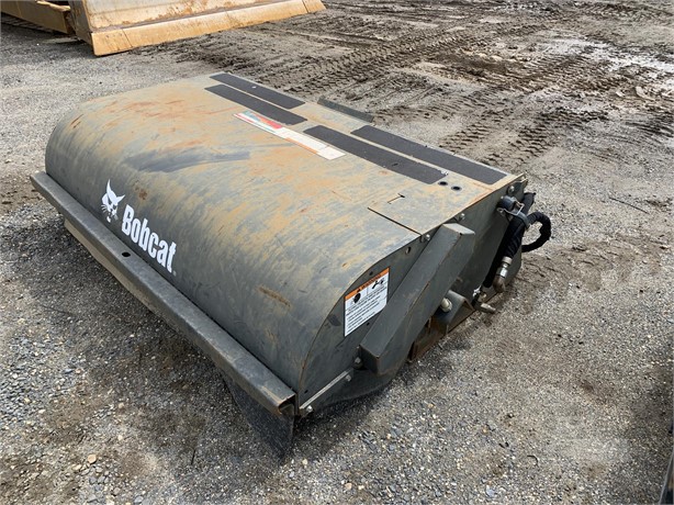2014 BOBCAT SWEEPER 72 Used スイーパー for rent