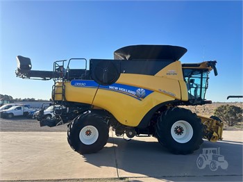 2018 NEW HOLLAND CR9.90 Used Combine Harvesters for sale