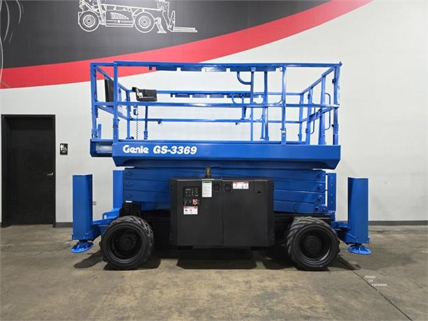 2014 GENIE GS3369RT Used 不整地形シザーリフト for rent