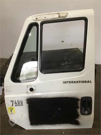 2007 INTERNATIONAL WORKSTAR 7400 Used Door Truck / Trailer Components for sale