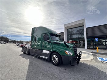 2019 FREIGHTLINER CASCADIA 126 - Vanguard Truck Centers
