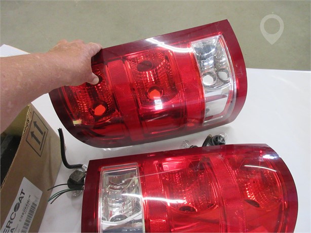 2013 GMC TAIL LIGHTS Used Other Truck / Trailer Components auction results