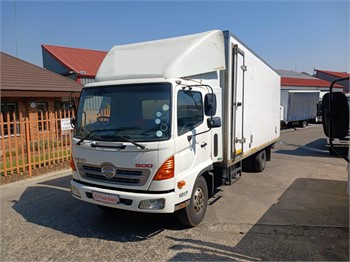 2013 HINO 500FC1018 Gebraucht LKW mit Kofferaufbau zum verkauf