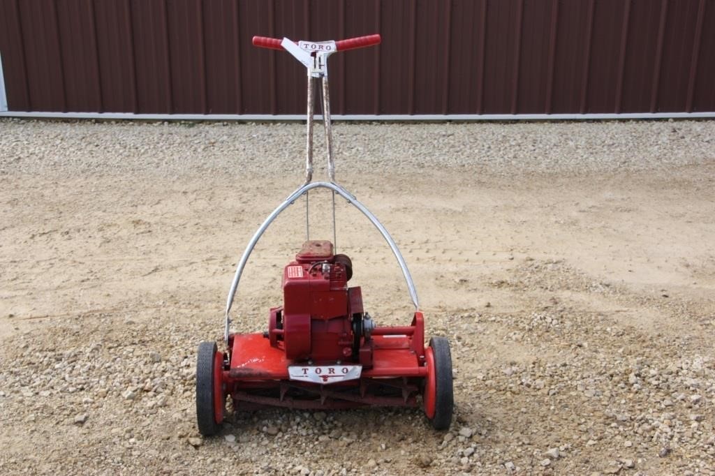 TORO GAS POWERED REEL MOWER WITH BRIGGS & STRATTON SPENCER SALES