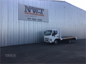 2016 HINO 300 614 Gebraucht Pritschen LKW mit Bordwände zum verkauf