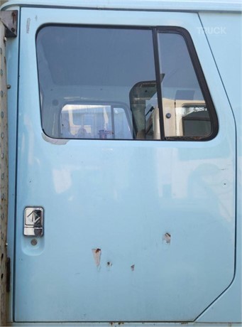2001 INTERNATIONAL 4900 Used Tür LKW- / Anhängerkomponenten zum verkauf
