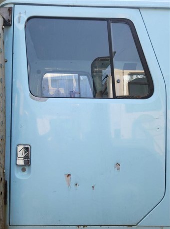 2001 INTERNATIONAL 4900 Used Door Truck / Trailer Components for sale