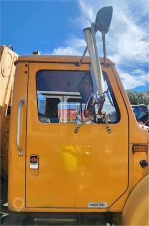 1991 INTERNATIONAL 4900 Used Door Truck / Trailer Components for sale