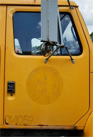 2001 INTERNATIONAL 4900 Used Door Truck / Trailer Components for sale