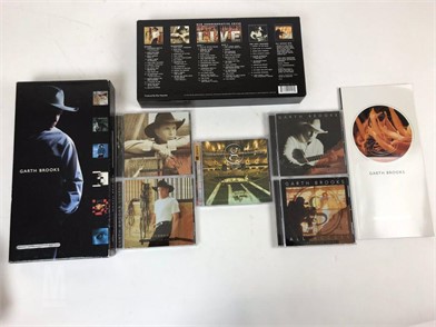 Garth Brooks Limited Series Cd Set Otros Artículos Para La - roblox tee grizzley first day out song id
