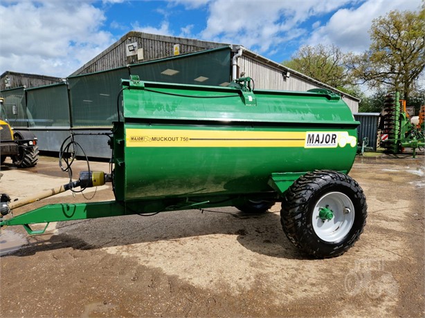 MAJOR EQUIPMENT MUCK OUT 750 Used Dry Manure Spreaders for sale