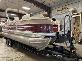 Sun Tracker Fishin' Barge 22 DLX - Boats for Sale - Seamagazine