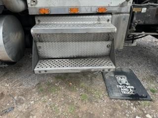 1999 KENWORTH W900 Used Tool Box Truck / Trailer Components for sale
