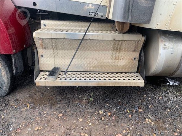 2010 KENWORTH T800 Used Battery Box Truck / Trailer Components for sale