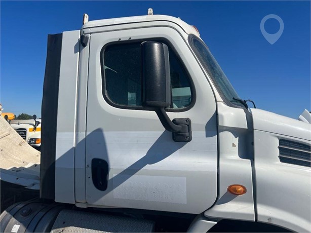 2013 FREIGHTLINER CASCADIA 113 Used Cab Truck / Trailer Components for sale