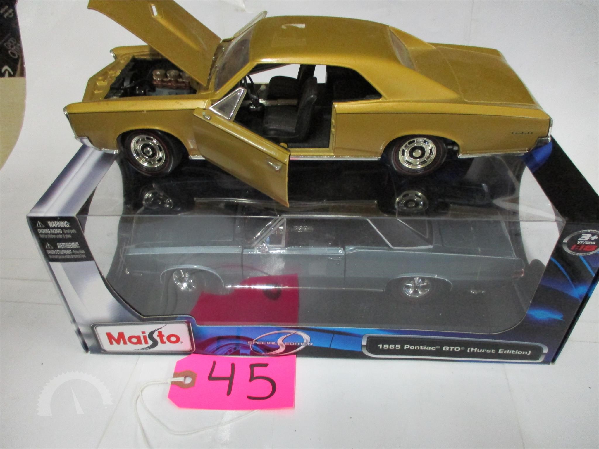 Auctiontime Com Pontiac 1965 Pontiac Gto And 1966 Pontiac Hurst Edition Gt Online Auctions
