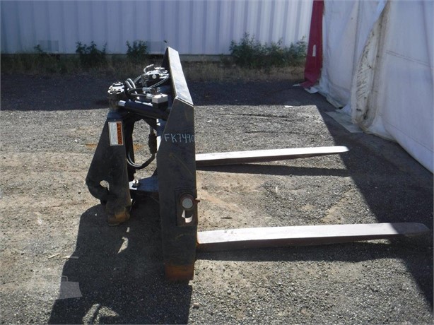 1900 GRADALL 74" HYDRAULIC ANGLING FORK CARRIAGE WITH JLG STYLE Used 侧移叉