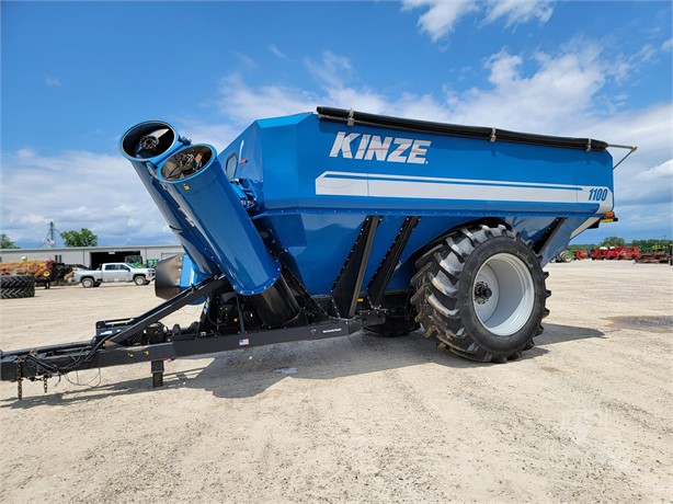2014 KINZE 1100 Used Grain Carts for sale