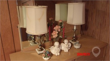 DRESSER LAMPS & DECORATIVE ITEMS Used Other Personal Property Personal Property / Household items for sale