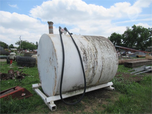 FUEL TANK 1000 GALLON WITH PUMP Used Storage Bins - Liquid/Dry auction results