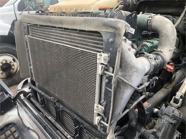 2015 VOLVO VNL Used Kühler LKW- / Anhängerkomponenten zum verkauf