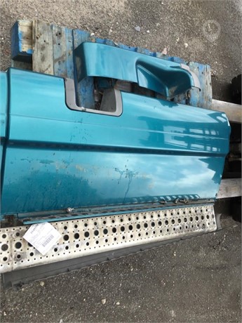 2010 FREIGHTLINER CASCADIA Used Body Panel Truck / Trailer Components for sale