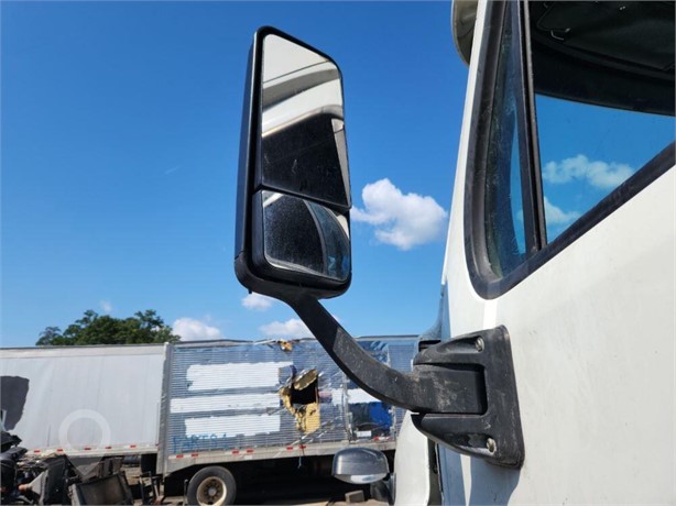 2018 FREIGHTLINER CASCADIA 125 Used Glass Truck / Trailer Components for sale