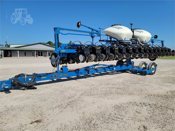 2014 KINZE 3660 Used Planters for sale