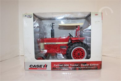 47430 1/16 Case-IH Pink Magnum 380CVT Tractor with Loader