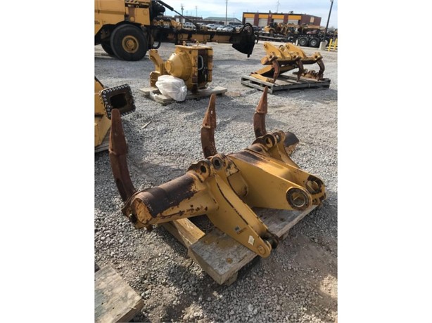 1900 CATERPILLAR RRD6T Used リッパー for rent