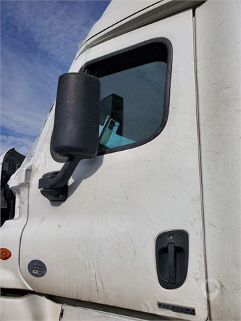 2016 FREIGHTLINER CASCADIA 125 Used Door Truck / Trailer Components for sale