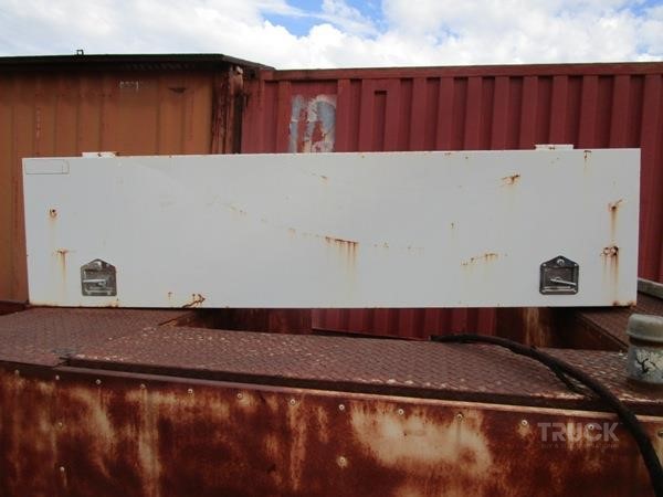 CUSTOM MADE TOOL BOX Used Gereedschapskist Vrachtwagen-/aanhangwagencomponenten te koop