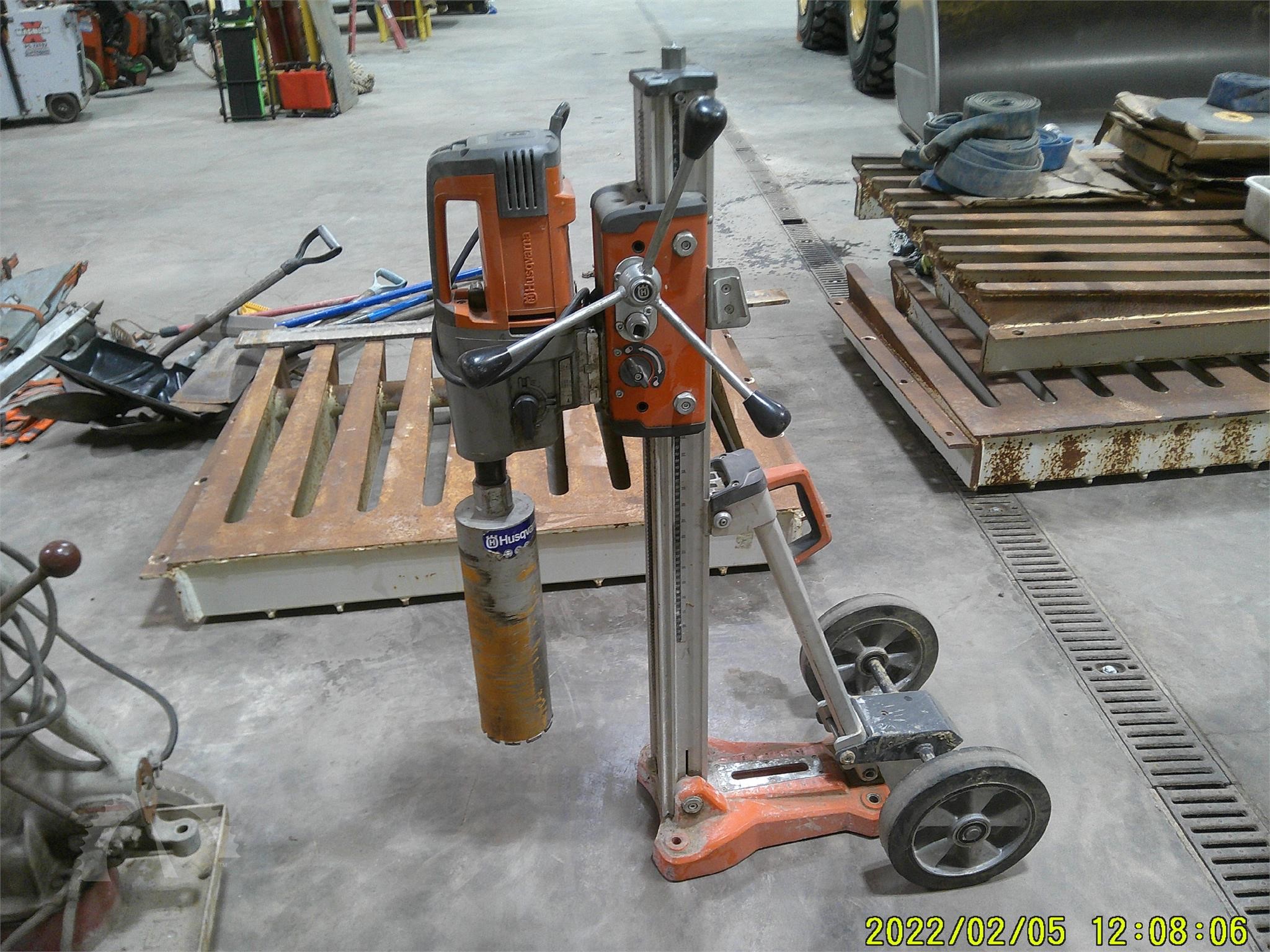 4PC) (2) Milwaukee Furniture Rollers and (2) Foldable Stools - Sierra  Auction Management Inc