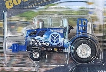 NEW HOLLAND 1/64 SCALE PULLING TRACTOR New Other for sale