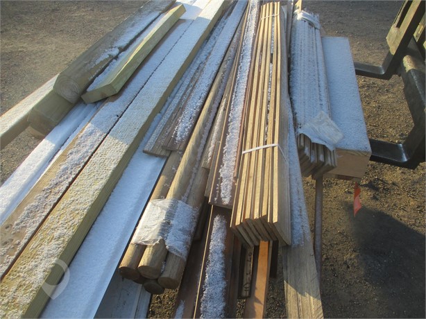 CONTRACTOR PALLET OAK TRIM WOOD SPINDLES AND OTHER WOOD PRODUCTS New Other Building Materials Building Supplies auction results