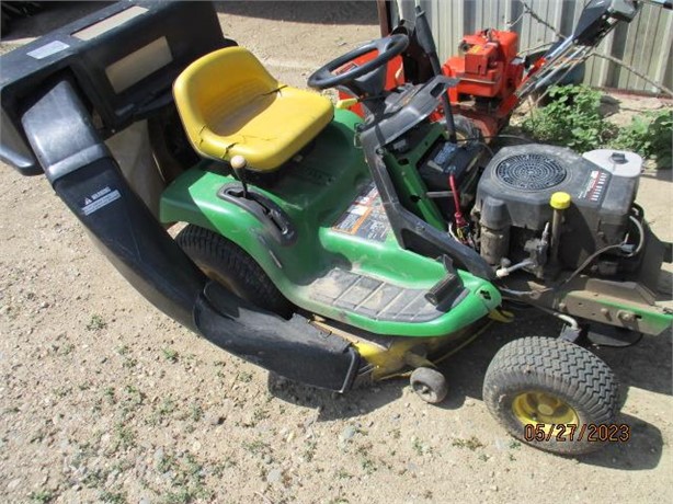 JOHN DEERE LT133 Used Lawn / Garden Personal Property / Household items auction results