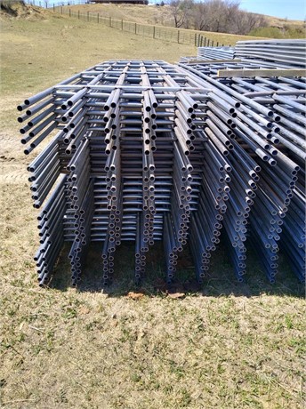 (180) NEW 6-BAR CONTINUOUS FENCE PANELS - BUNDLE O Used Other auction results