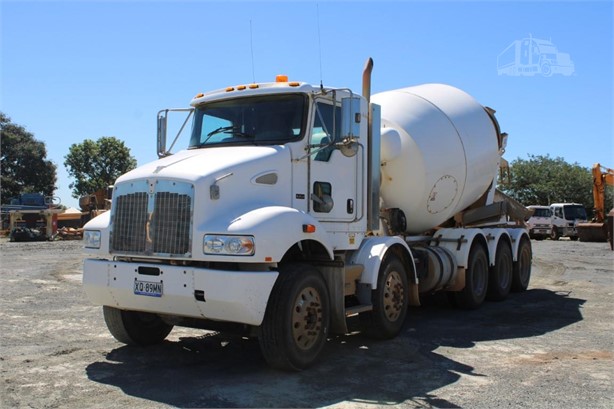 2011 KENWORTH T359 Used Asphalt / Concrete Trucks for sale