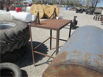 SHOP TABLE STEEL WITH CLAMPS Used Workbenches / Tables Shop / Warehouse upcoming auctions
